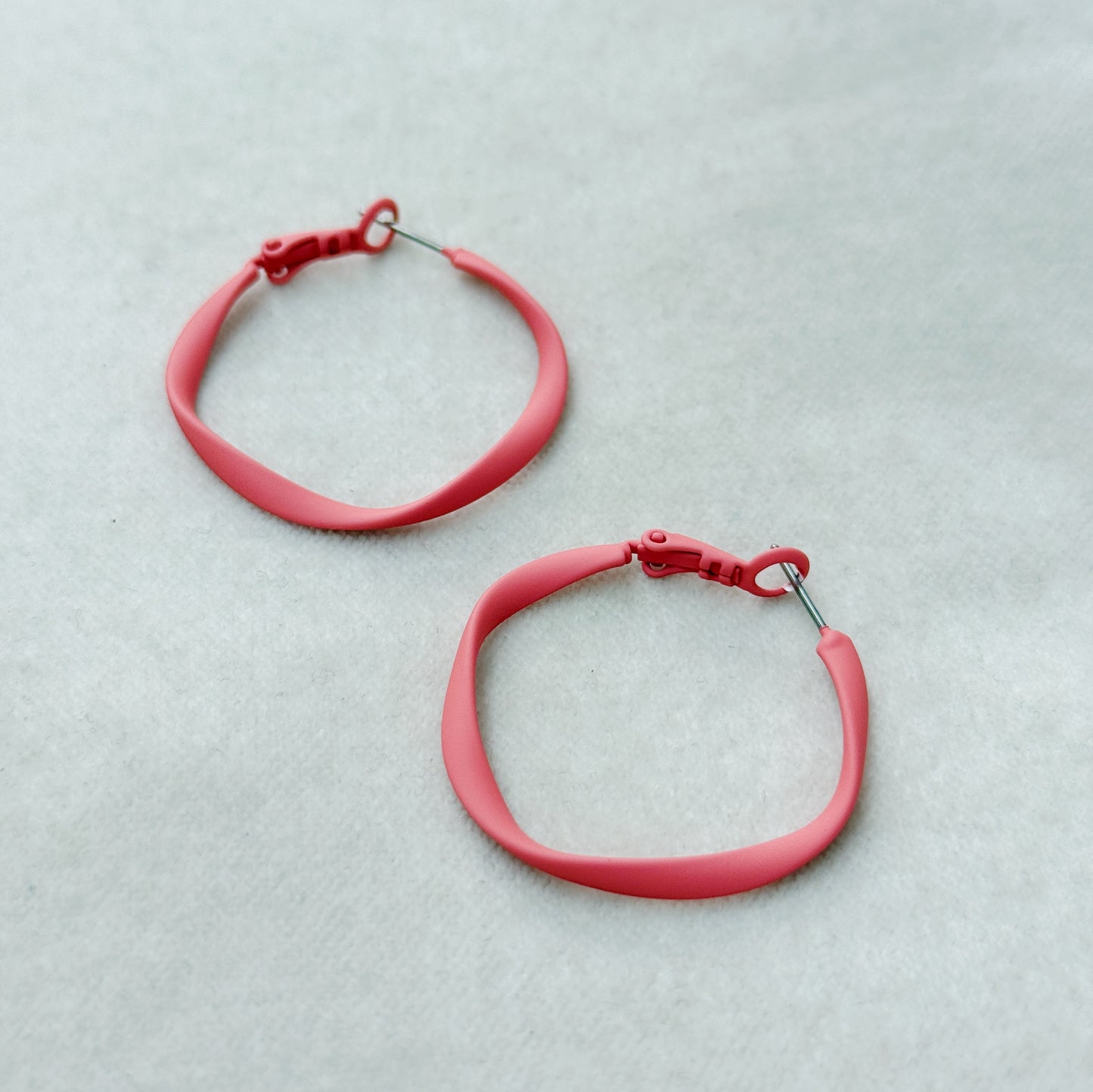 NEW! TWISTY HOOPS