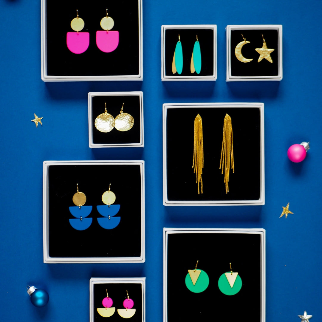FOR A COLOURFUL CHRISTMAS