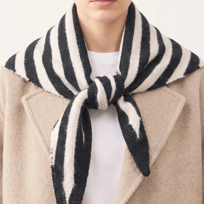 TRIANGLE SCARF