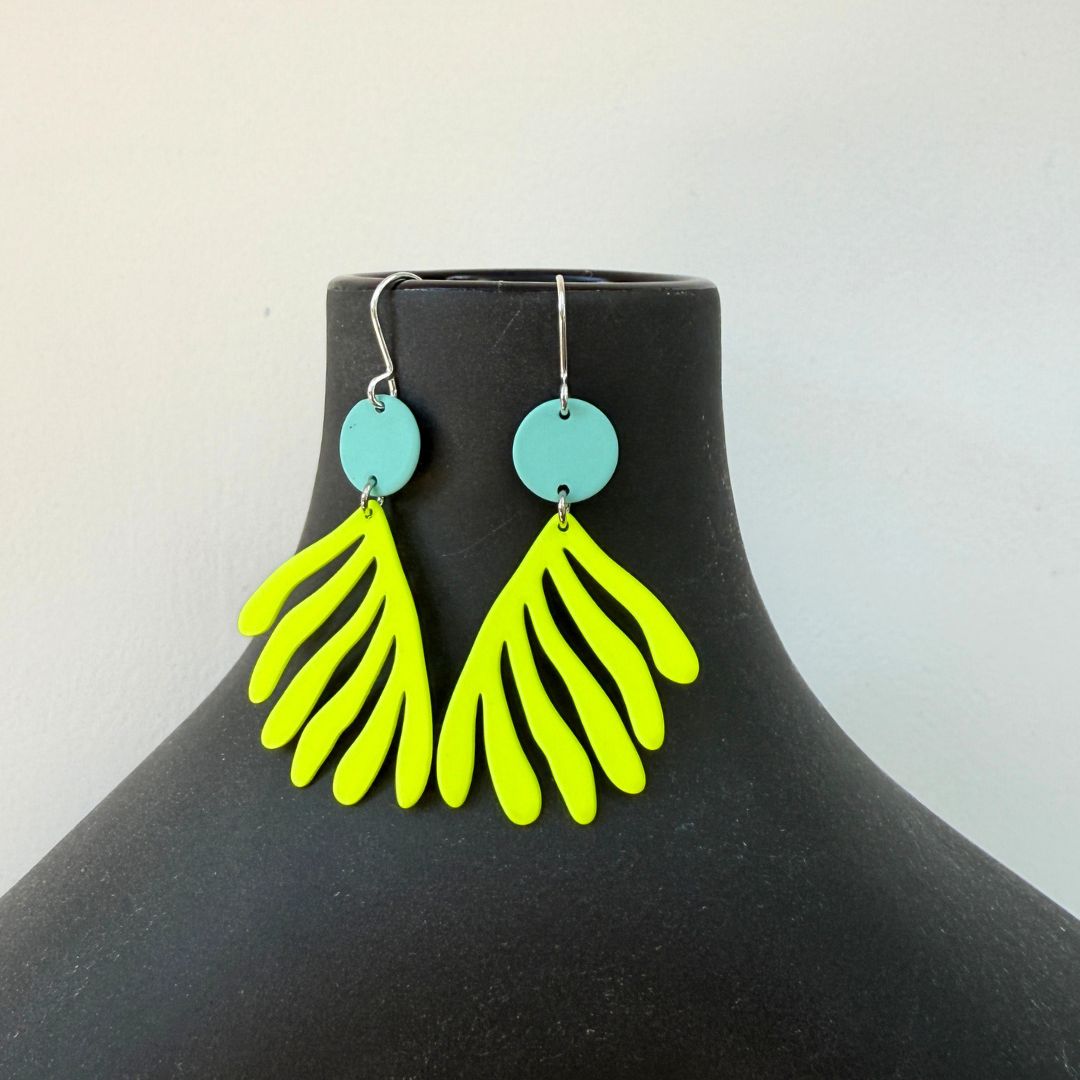 NEW! COLOUR POP CORAL EARRINGS