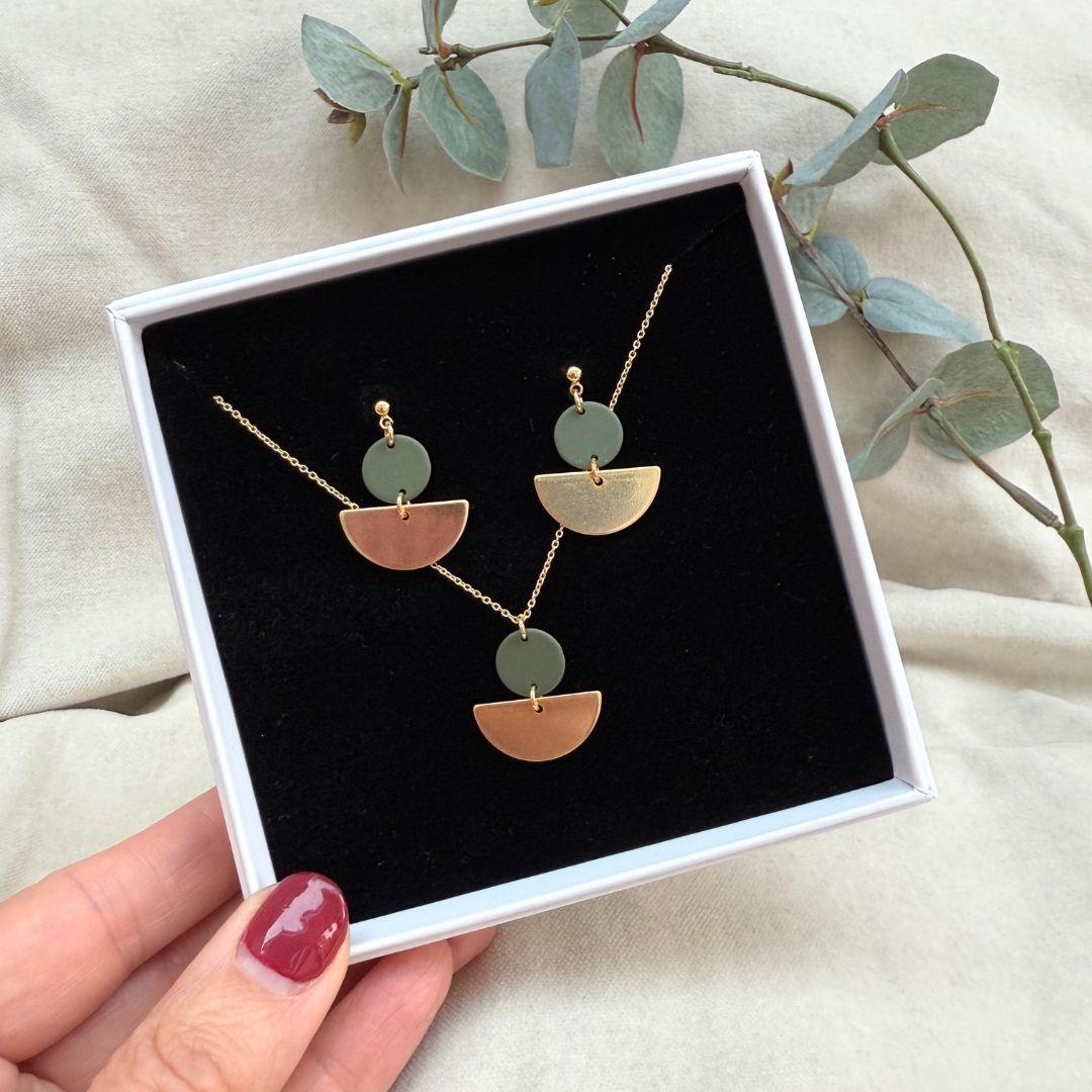 LOLA NECKLACE & EARRING SETS