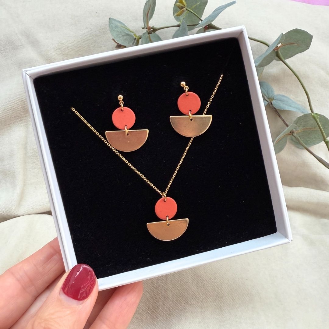 LOLA NECKLACE & EARRING SETS