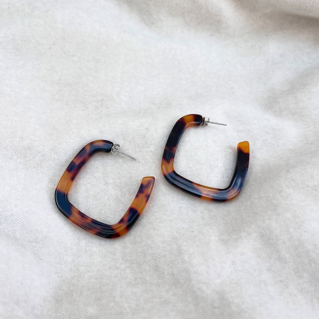 NEW! TORTOISE SHELL SQUARE HOOPS